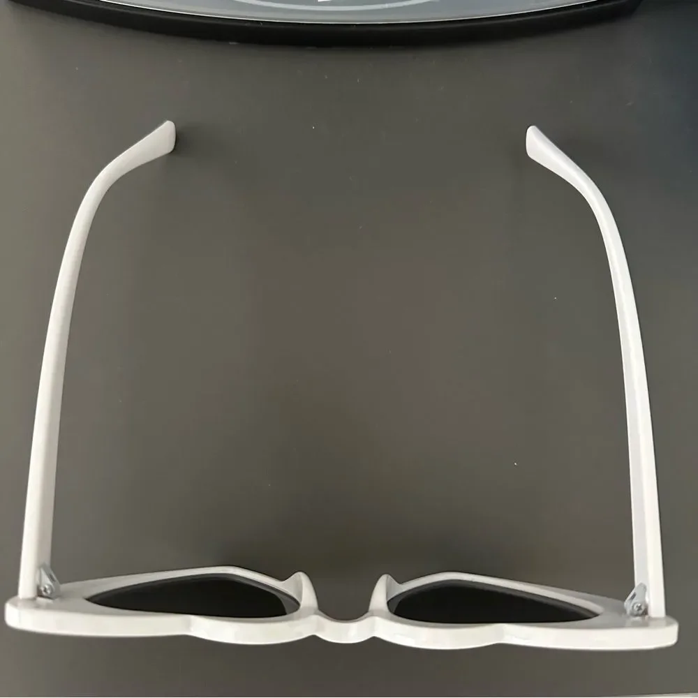 White heart plastic sunglasses